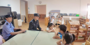 冰城公安：商圈平安守护者 便民服务贴心人