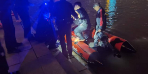 男子跳江欲轻生  冰城公安上演“生死时速”成功挽救